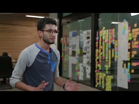 Mauricio explicando Fitket en HUB UANL