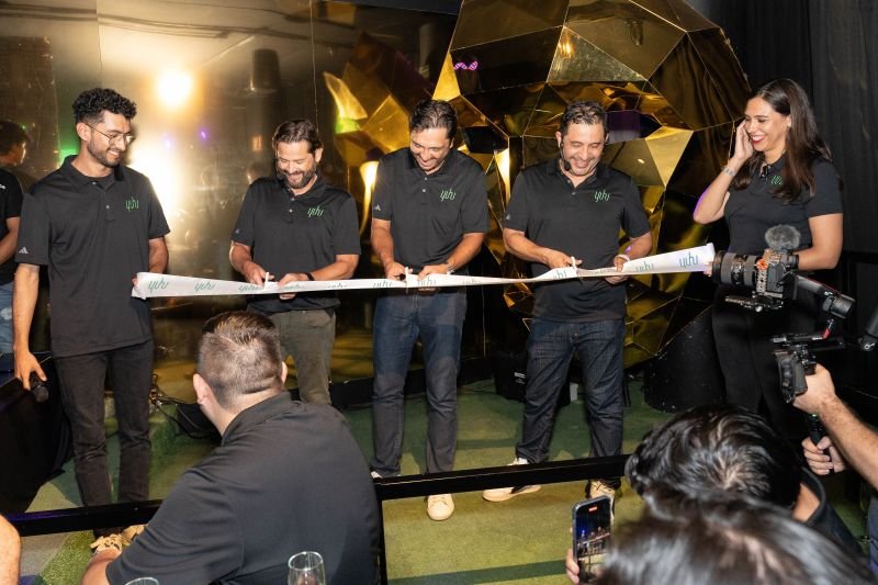 Equipo de Yuhu en una inauguración